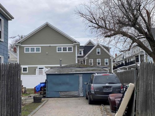 281 Cabot St, Portsmouth, NH 03801-3975