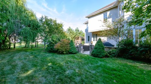 6919 Fieldstone Dr, Willowbrook IL  60527-5295 exterior