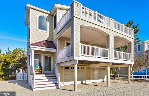 10 19th St, Barnegat Light, NJ 08006-1479