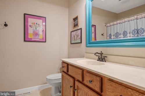 1827 Krystle Dr, Lancaster PA  17602-4149 exterior