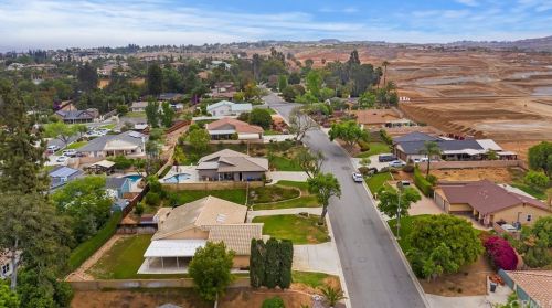 1181 Tiger Tail Dr, Riverside CA  92506-5423 exterior