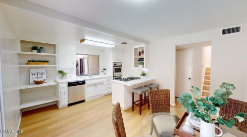 2007 Rhoda St, Simi Valley CA 93065-3539 exterior