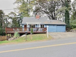 10600 8 Ave, Seattle WA  98125-7214 exterior