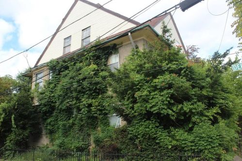 17 Dorchester Ave, Providence, RI 02909-4509