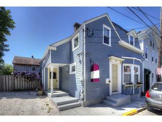 25 Extension St, Middletown, RI 02840-3409