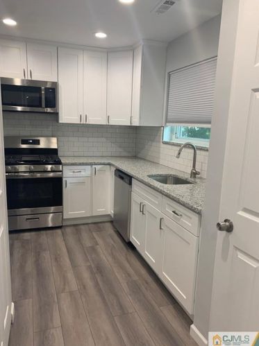 32 Front Ct, Old Bridge, NJ 08857-1942