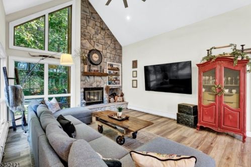 625 Maxim Dr, Andover, NJ 07821-2928
