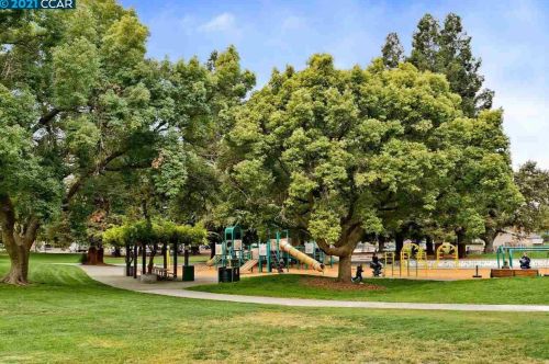 9 Mozden Ln, Concord CA  94523-3377 exterior