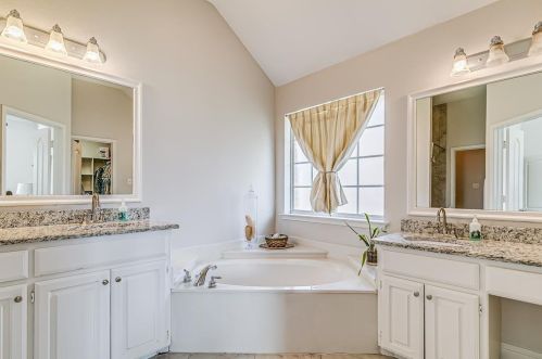 7308 Spring Oak Dr, North Richland Hills TX  76182-3708 exterior