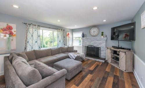 7 Roseville Rd, Andover, NJ 07821-4115