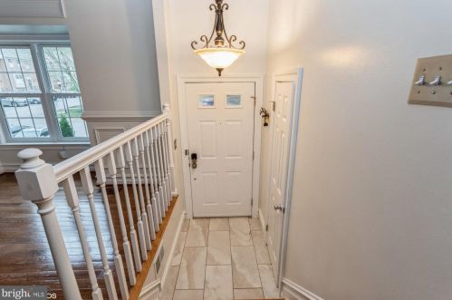 7092 Solomon Seal Ct, Springfield VA  22152-3151 exterior