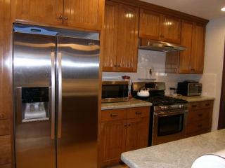 83 Fedora Ave, Fresno, CA 93704-4508