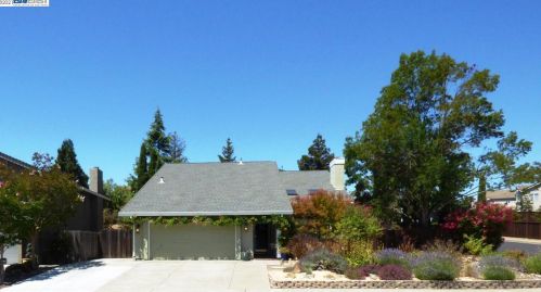 762 Rose Dr, Benicia, CA 94510-3708