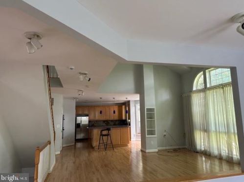 3359 Roundtree Estates Ct, Falls Church, VA 22042-3550