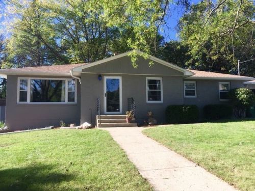 110 Circle Dr, Jackson, MN 56143-1012