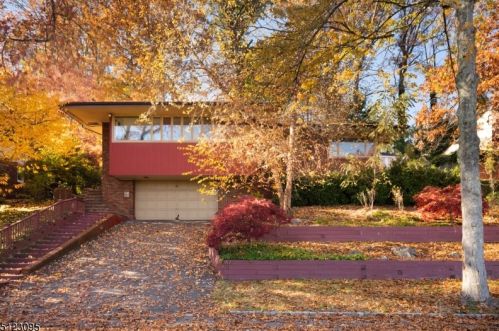 47 Burnett Ter, Town Center, NJ 07052-3726