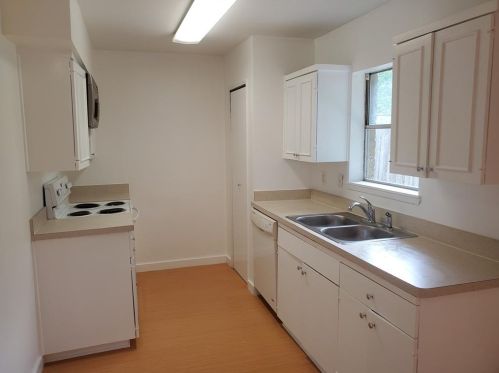 4026 Hartford Dr, Garland TX  75043-2406 exterior