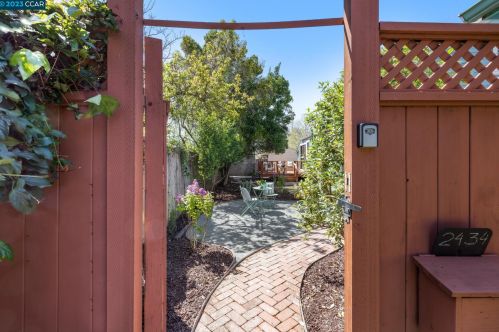2436 California St, Berkeley, CA 94703-1612