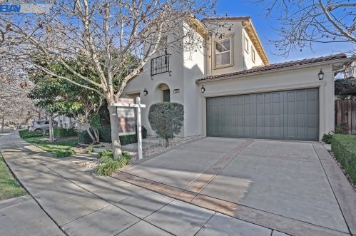 384 Paraiso Way, Tracy, CA 95391-2057