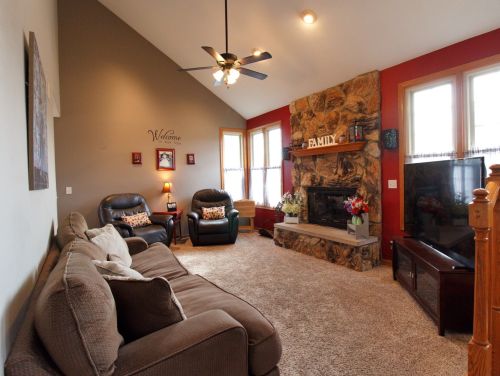 452 Poplar St, Manteno, IL 60950-0010