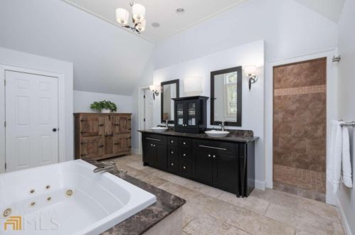 4711 Dudley Ln, Atlanta GA  30327-3330 exterior