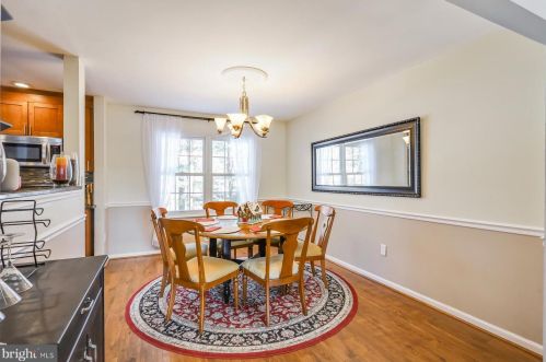 8 Catbird Ct, Trenton NJ 08648-2045 exterior