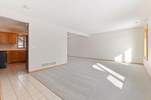 560 Oakhill Cir, Chaska, MN 55318-2866
