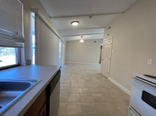 2131 Bowie Dr, Carrollton TX 75006-7604 exterior