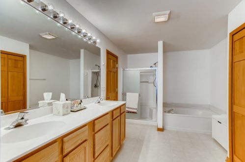 308 Century Dr, Pingree Grove IL  60140-4014 exterior