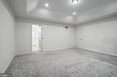 1009 Glen View Dr, York PA  17403-9680 exterior