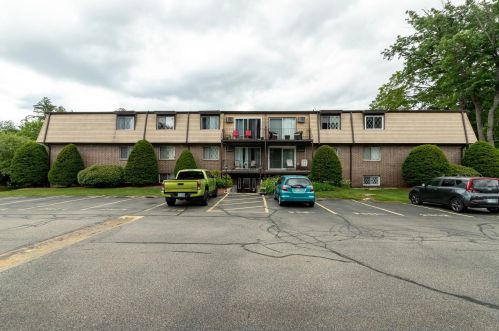 2 Silvestri Cir, Derry, NH 03038-1304