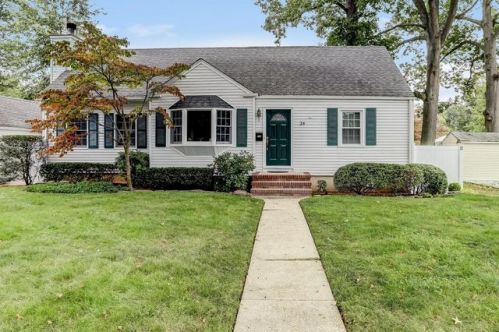 38 Patterson Ct, Red Bank, NJ 07702