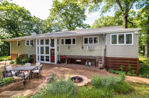 10 Ledge Rock Rd, Niantic CT  06357-1510 exterior