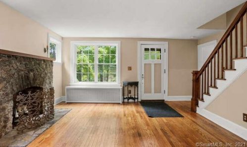 307 Berkshire Rd, Sandy Hook, CT 06482-1511