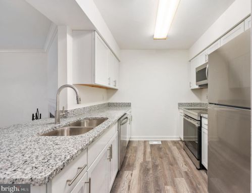 12114 Springwoods Dr, Woodbridge, VA 22192-6267