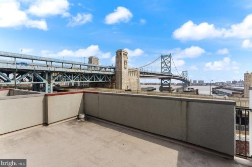 154 Front St, Philadelphia PA  19106-0020 exterior