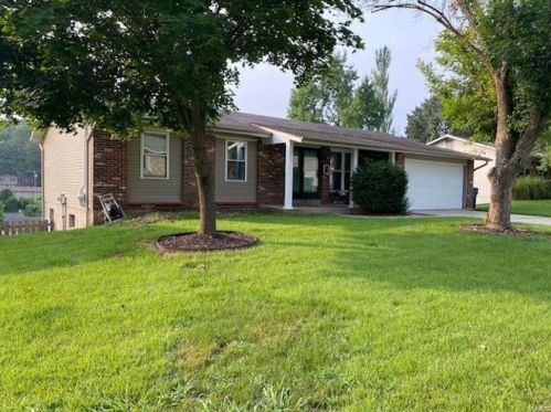 722 Boca Chica Dr, Fenton, MO 63026-5304