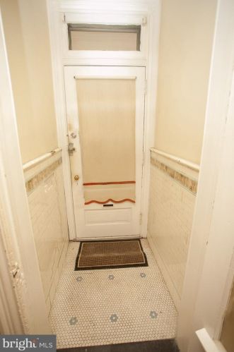4255 15th St, Philadelphia, PA 19140-1901