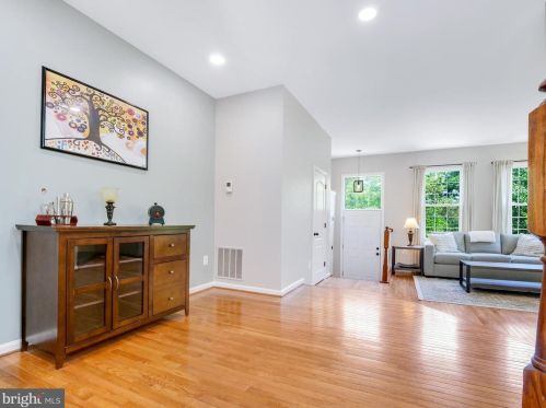 12001 Edgemere Cir, Herndon VA  20190-3256 exterior