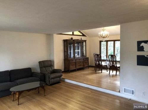 231 Beech Dr, River Edge, NJ 07661-1111