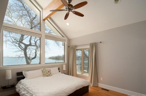 13 Seabreeze Pl, Norwalk CT  06854-4711 exterior