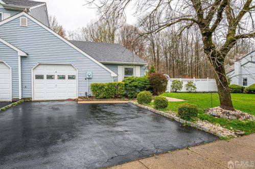 4 Sagamore Ave, Edison, NJ 08820-2975