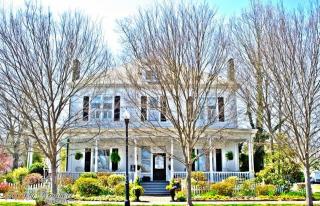 83 Greenville St, Newnan, GA 30263-2628