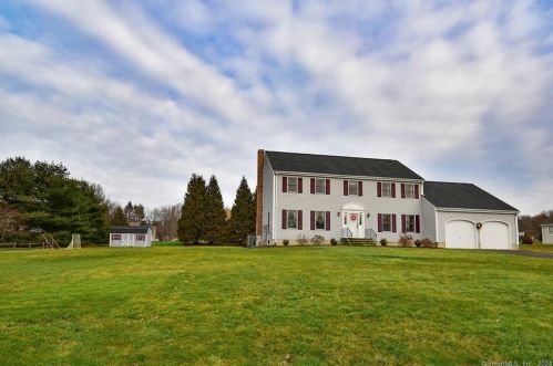 11 Old Country Ln, Ellington, CT 06029-3669