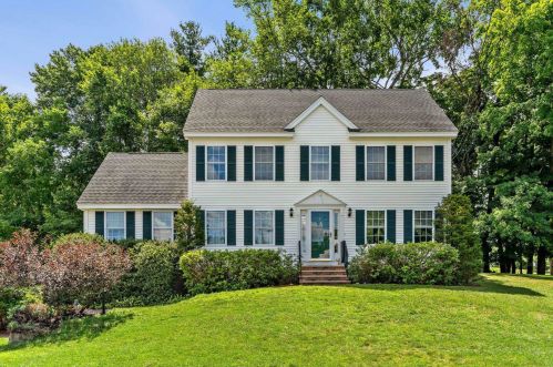 1 May Ray Ave, Plaistow, NH 03865-2524
