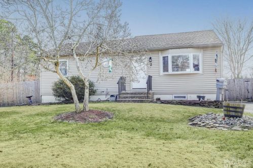2 Nicholas Dr, Old Bridge, NJ 08857-1518