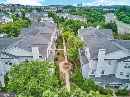 2428 Coopers Branch Ct, Herndon, VA 20171-4818