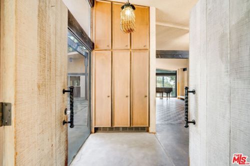 180 Taos Rd, Altadena, CA 91001-3951
