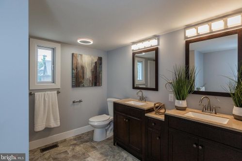 328 Walnut St, Lancaster PA  17602-2404 exterior