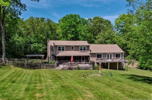 8 Turkey Hill Rd, Chester, CT 06412-1132